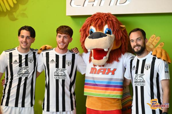 FOTO: Nogometaši Mure navdušili na praznovanju v Maximusu