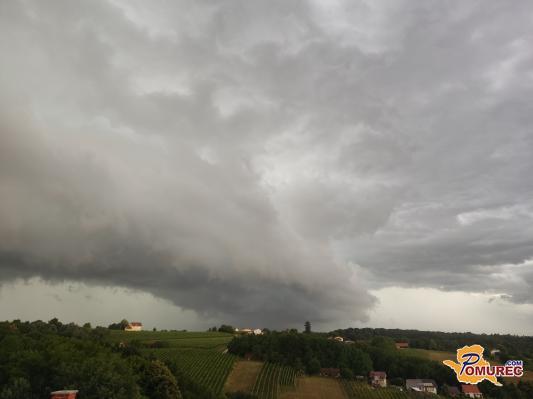 Izdano vijolično opozorilo, v Pomurju nevarnost toče