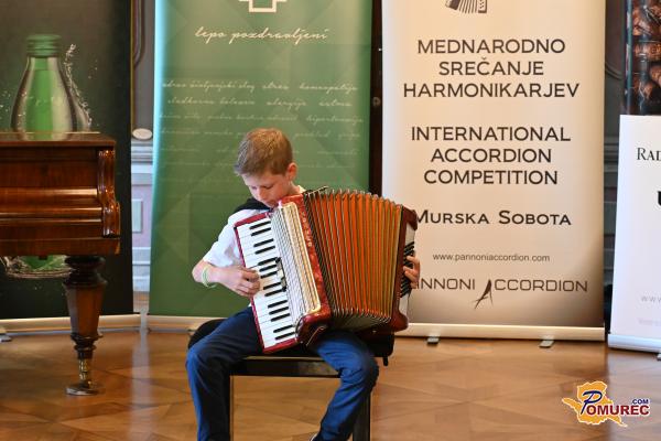FOTO: V Murski Soboti poteka 18. mednarodno srečanje harmonikarjev