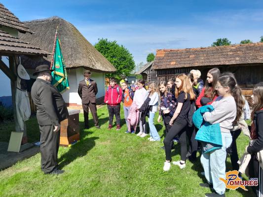 FOTO: Učenci Osnovne šole Turnišče obiskali Kovačevo domačijo
