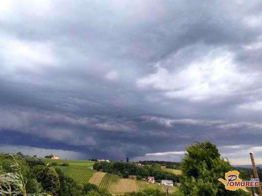 Izdano vijolično opozorilo! V Pomurju nevarnost toče