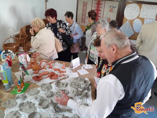 FOTO: Društvo upokojencev Turnišče pripravilo razstavo ročnih del