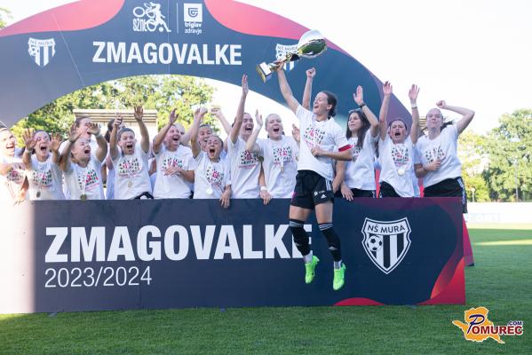FOTO: Nogometašice Mure None slavijo naslov državnih prvakinj
