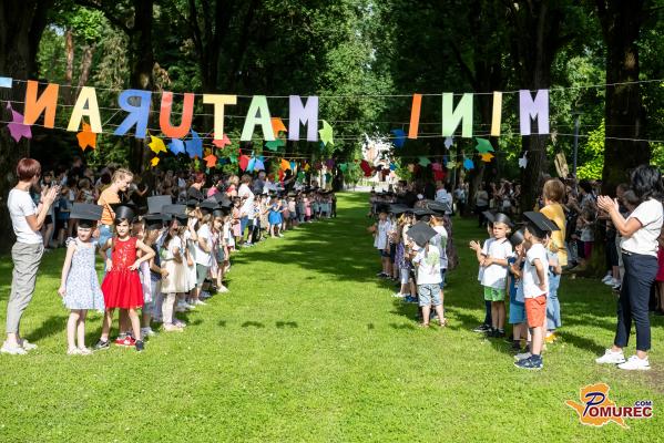FOTO in VIDEO: Od vrtca so se poslovili mini maturanti 