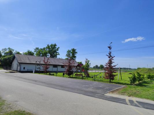 V Lendavi uredili parkirišča ob otroškem igrišču