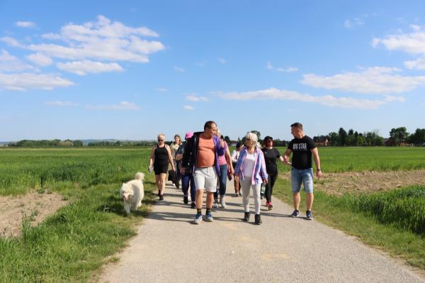 FOTO: Praznik dela v Radmožancih obeležili s pohodom in kresovanjem