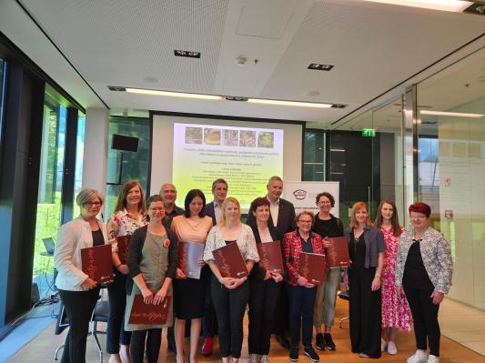 Pomelaj prejel naziv Rokodelski center