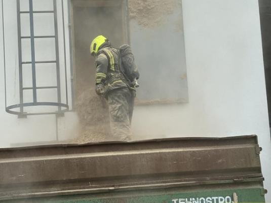 FOTO: Prišlo do požara v nestanovanjskem objektu