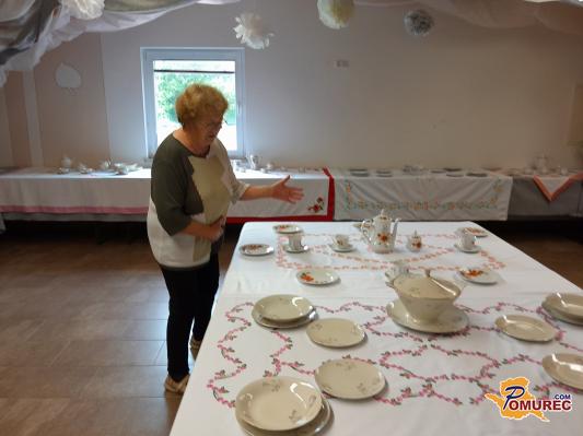 FOTO: Na ogledu so bili večbarvni prti, keramika in porcelan