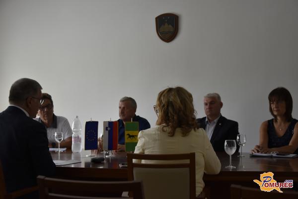 Marko Lotrič obiskal Prlekijo: Razprava o razvoju lokalne samouprave in gospodarstva