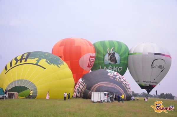 FOTO in VIDEO: Pomursko nebo okrasili toplozračni baloni 