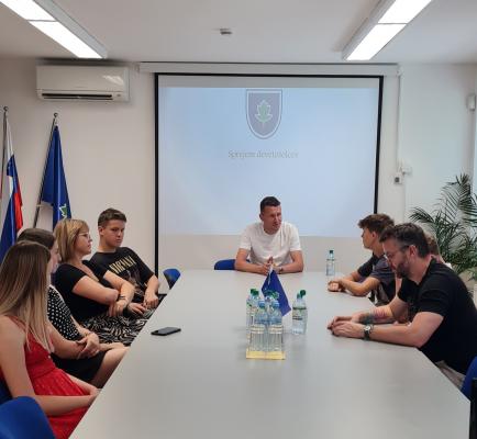 FOTO: Poudaril pomen trdega dela in izobrazbe