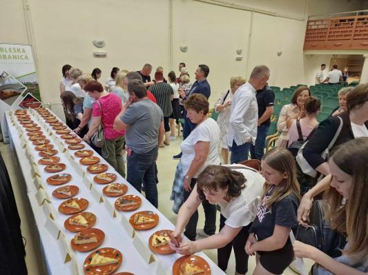 FOTO: Kdo je spekel najboljšo prleško gibanico?