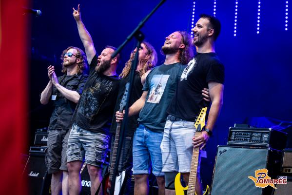 FOTO: Na odprtem odru zažigala zasedba MATCH!