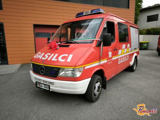 FOTO: V Lendavi so se poklonili gasilcem, prostovoljno gasilsko društvo Gornji Lakoš z novim vozilom