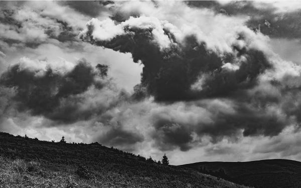 Nad Evropo se zgrinjajo črni oblaki