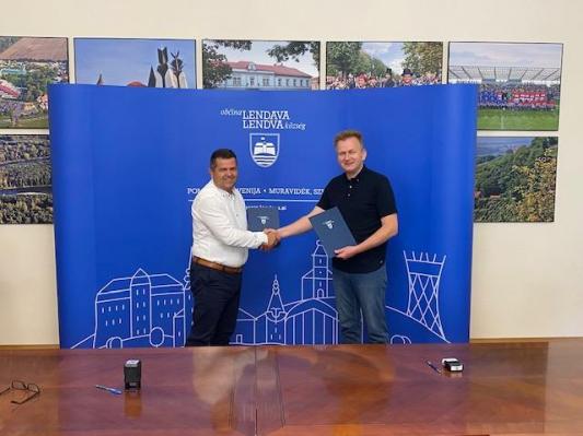 Podpisal pogodbo za opremo vrtcev 