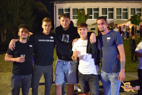 FOTO in VIDEO: Pertoča žarela v noči z noro zabavo