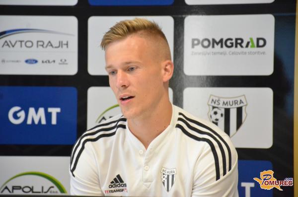 Poslavlja se od črno-belih in odhaja na Češko