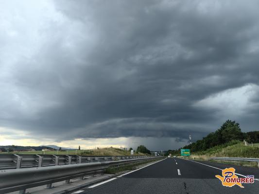 V Pomurju velika verjetnost toče, nevihte zajele sever države