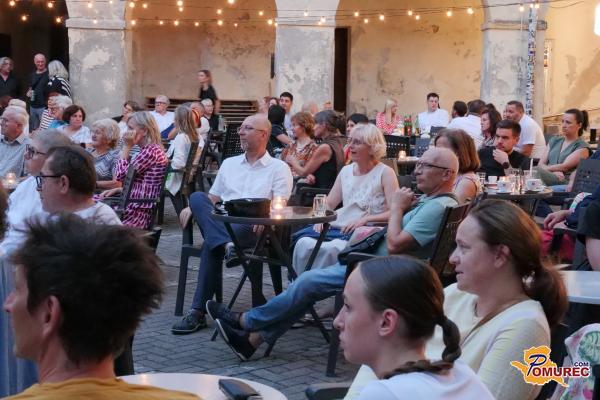FOTO in VIDEO: Grajsko dvorišče odmevalo v ritmih Momento Cigano
