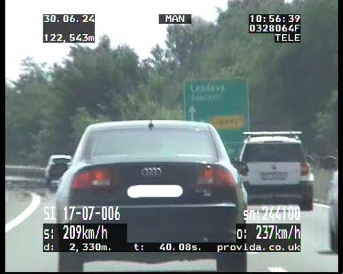 Na pomurski avtocesti divjala s hitrostjo več kot 200 km/h