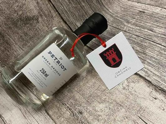 Gin kot darilo: najboljše ideje za obdarovanje ljubiteljev gina!