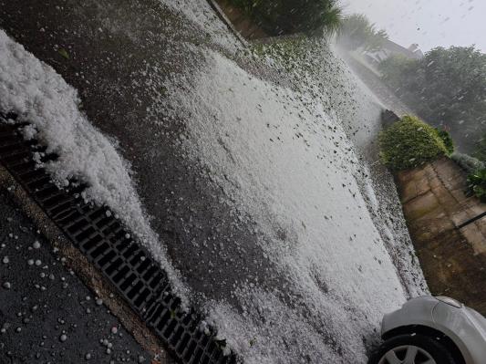 Nevihtne celice se premikajo čez državo