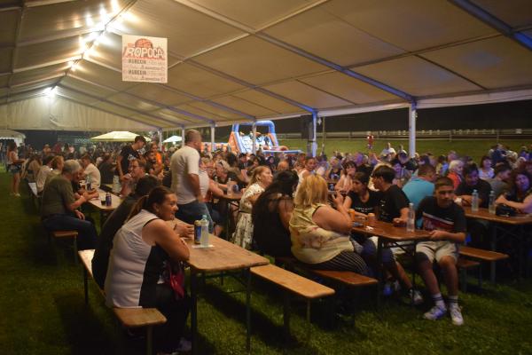 FOTO in VIDEO: Ivana Kovač zabavala obiskovalce v Ropoči 