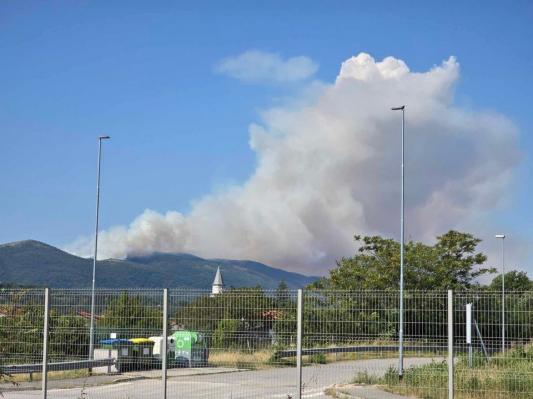 Zaradi požara aktiviranih 45 gasilskih društev iz vse Slovenije