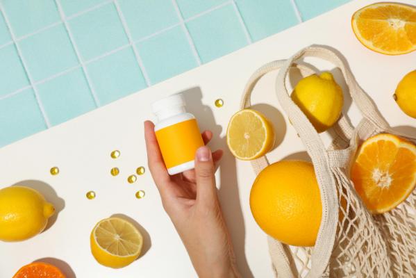 Katere prehranske dodatke in dopolnila bi morali jemati v poletnih mesecih?