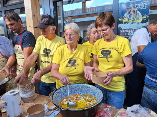 FOTO: Društvo iz Razkrižja kuhalo na drugem tekmovanju Međimurska žlica