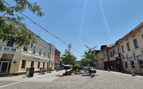 Tudi danes bo vroče, praznovanja lahko pokvarijo nevihte