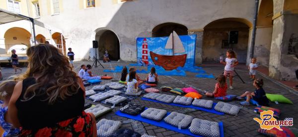 FOTO: Zgodba o Čirabarki navdušila najmlajše