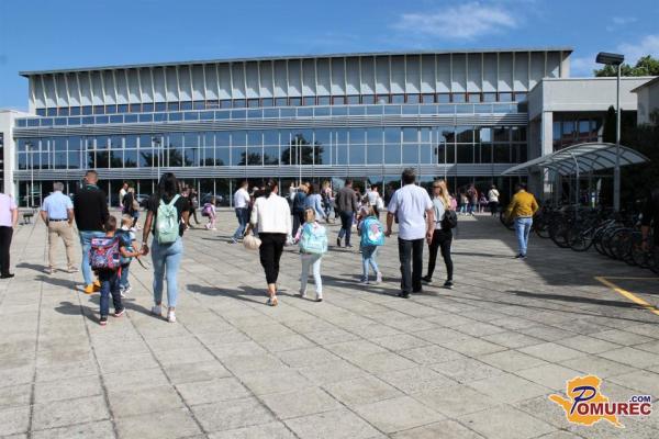 Dodaten plačan dan dopusta staršem prvošolčkov