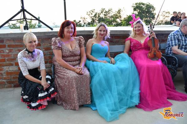 FOTO in VIDEO: Pod zvezdami nastopile mednarodno priznane glasbenice