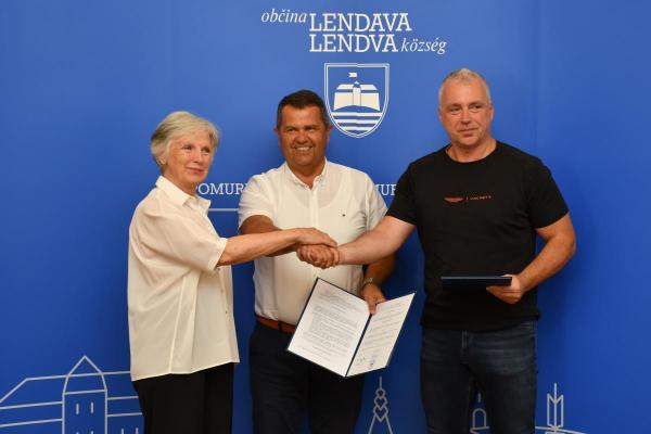 FOTO: Podpis pogodbe za obsežno dozidavo in rekonstrukcijo Zdravstvenega doma Lendava