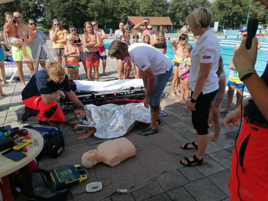 FOTO: Na Letnem kopališču Ljutomer pripravili prikaz reševanja utopljenca iz vode