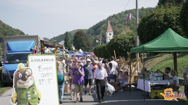 FOTO: Pri Gradu na Goričkem so se zbrali številni verniki