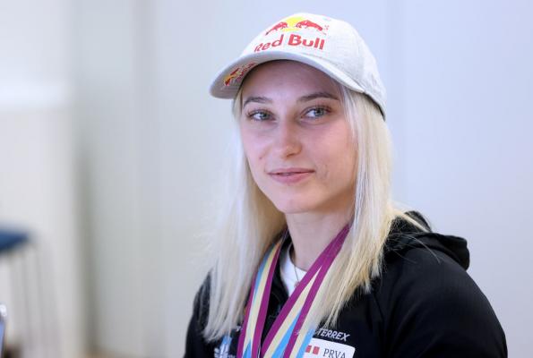 Janja Garnbret tudi v težavnostnem delu skoraj čisto do vrha