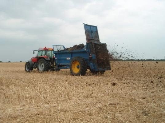 Poostren nadzor in visoke kazni za nepravilnosti pri skladiščenju živinskih gnojil