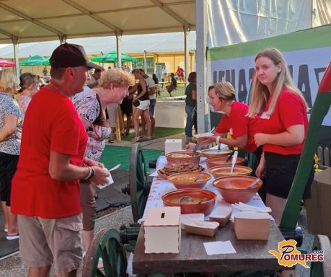 FOTO: Jedi so ponudili v lončenih posodah