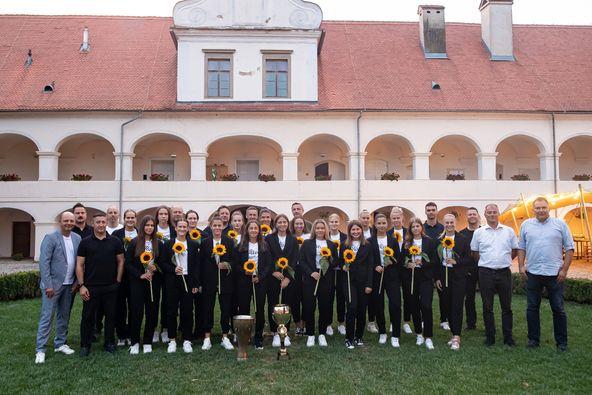 FOTO: Župan sprejel letošnje državne in pokalne prvakinje