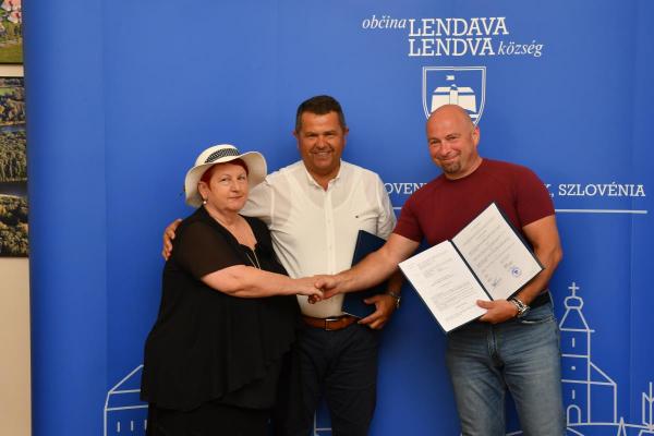 FOTO: Začenja se obsežna prenova knjižnice v Lendavi