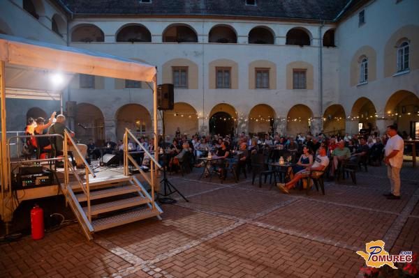 FOTO: Na grajskem dvorišču ustvarili čarobno atmosfero