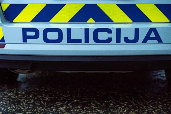 Pomurski policisti obravnavali šest prometnih nesreč, moški nasedel na goljufijo in ostal brez 93 tisočakov