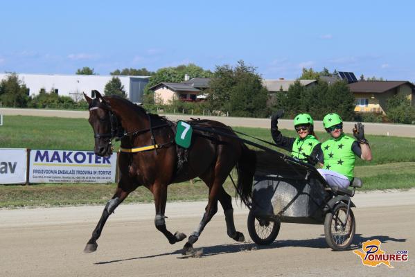 FOTO: S kasaškim derbijem v Ljutomeru počastili 150-letnico prvih kasaških dirk na Slovenskem