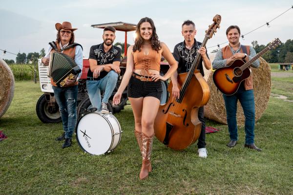 VIDEO: Larisa Sreš in skupina Avantura predstavljajo priredbo stare uspešnice