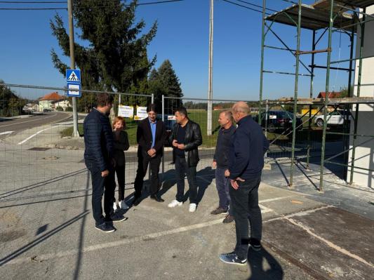 FOTO: Intenzivna sanacija gasilskega doma na Hotizi v teku