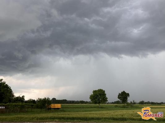Po mirni soboti pričakujte vremensko poslabšanje z nevihtami